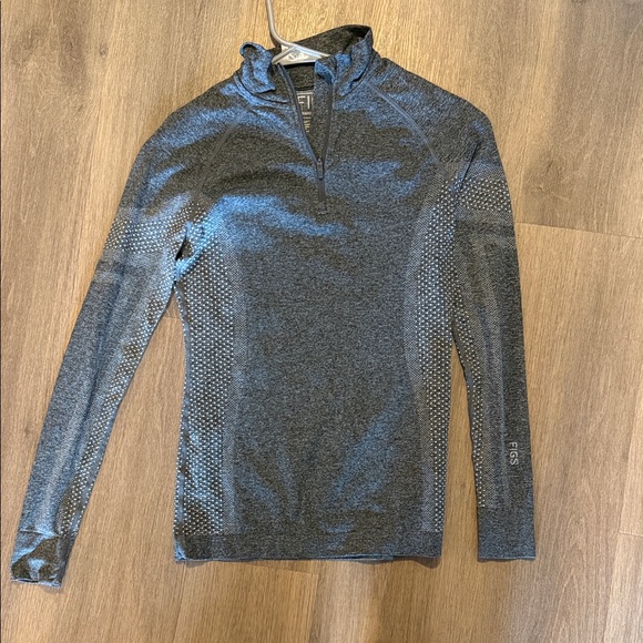 Figs Tops - Wear figs quarter zip size XS